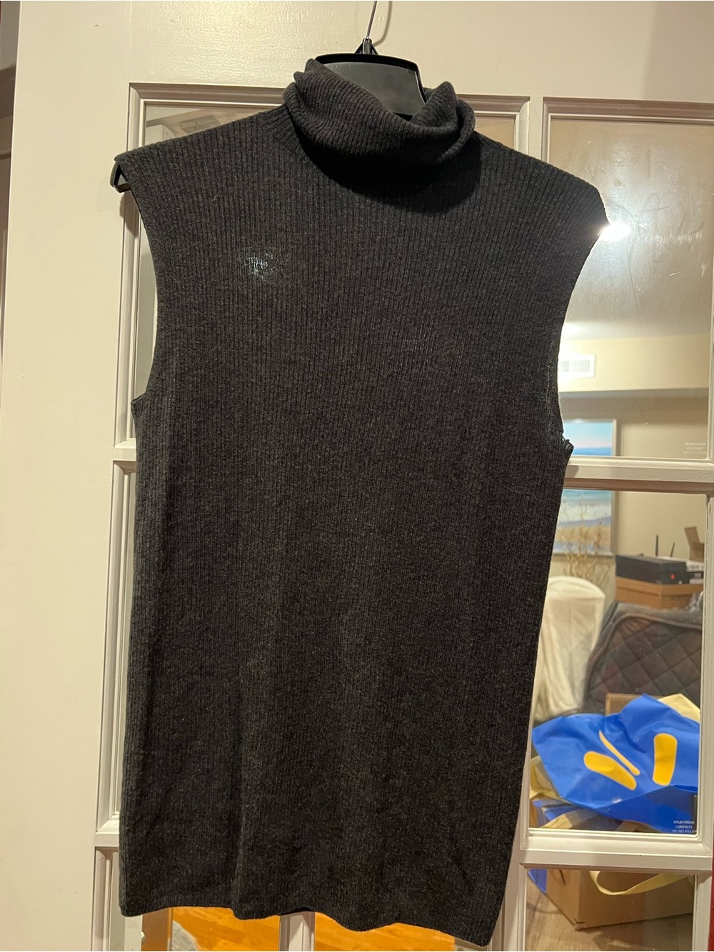 Neiman Marcus Women's Charcoal Sleeveless Turtleneck Sweater